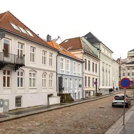 Dinbnb I Charming 3-bedroom In The Heart Of The Appartement Bergen