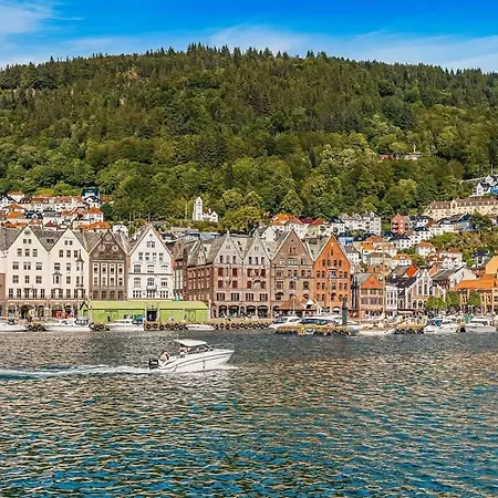 Apartment Dinbnb I Charming 3-bedroom In The Heart Of The Bergen