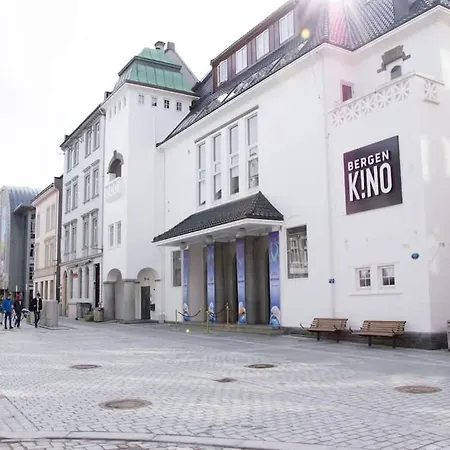 Dinbnb I Charming 3-bedroom In The Heart Of The *