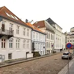 Dinbnb I Charming 3-bedroom In The Heart Of The Appartamento Bergen